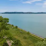 Panorama Zamardi, Kilatas A Tora, Terasz